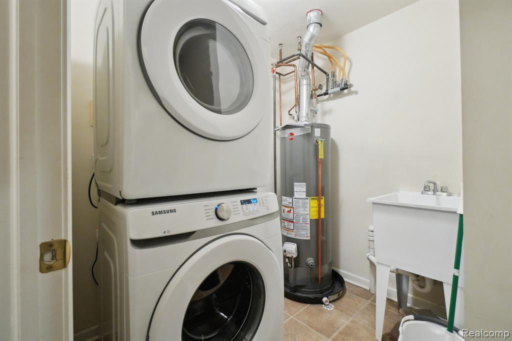 53128 E PROVIDENCE Drive, Shelby Twp, MI 48316 — Photo 21