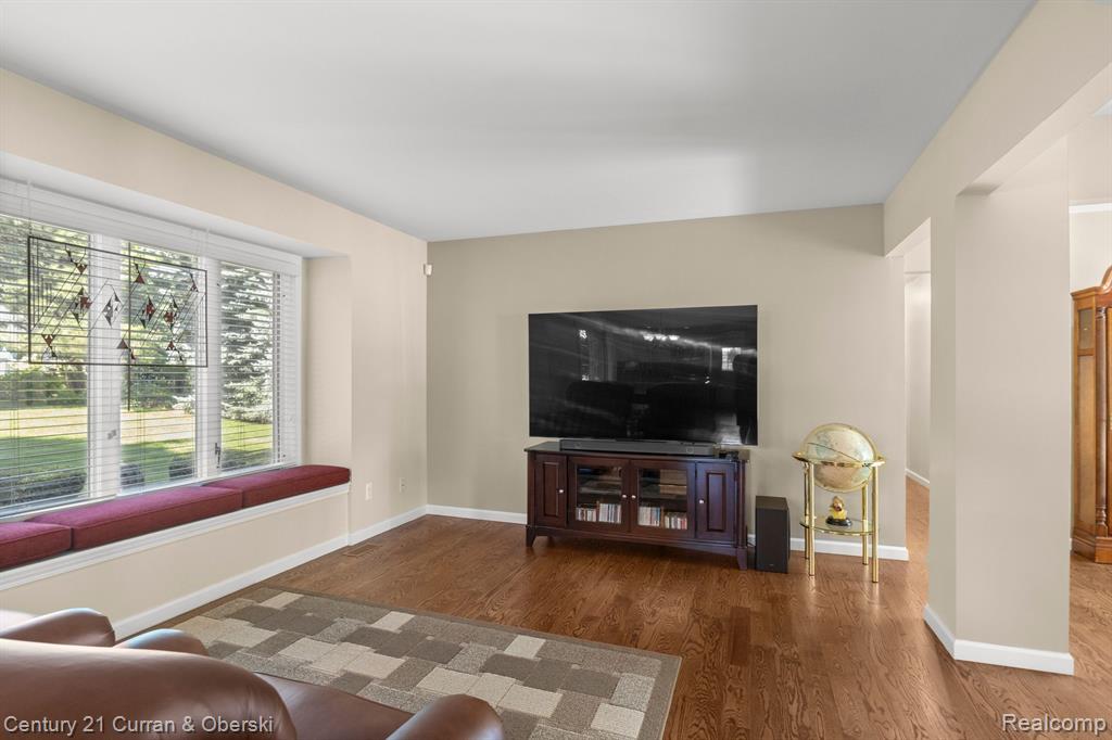 8821 NORTHAMPTON Drive, Plymouth, MI 48170 — Photo 16