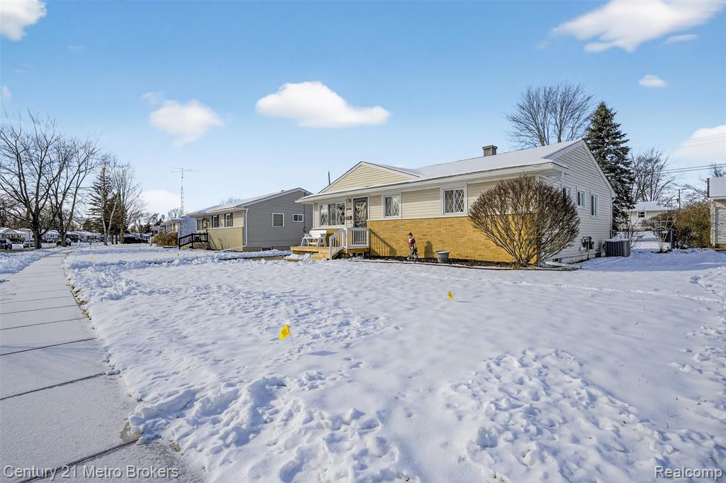 5328 Don Shenk Drive, Swartz Creek, MI 48473 — Photo 5
