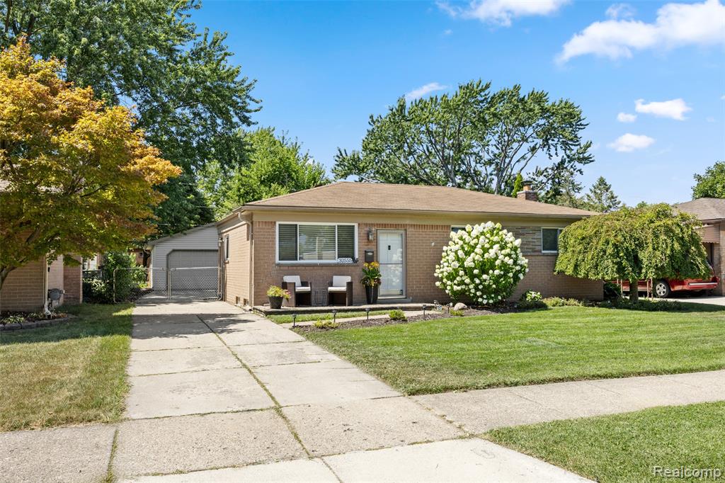 32555 Revere Drive, Warren, MI 48092