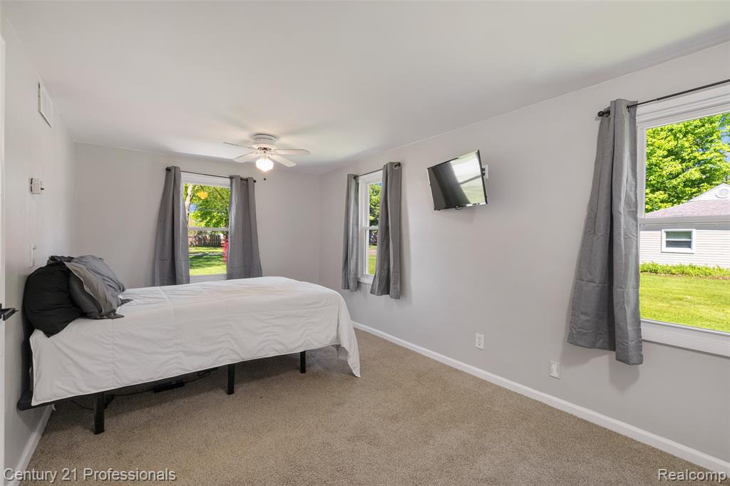 2830 Deland Road, Waterford, MI 48329 — Photo 13