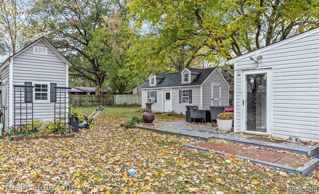 881 Tyrone Avenue, Waterford, MI 48328 — Photo 5
