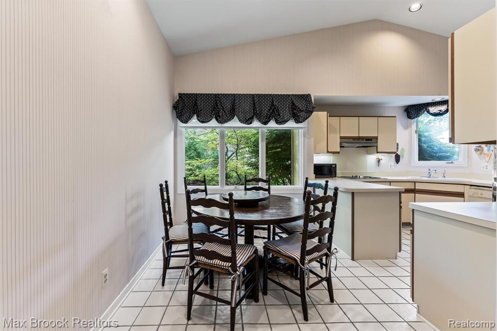 4159 Foxpointe Drive, West Bloomfield, MI 48323 — Photo 16
