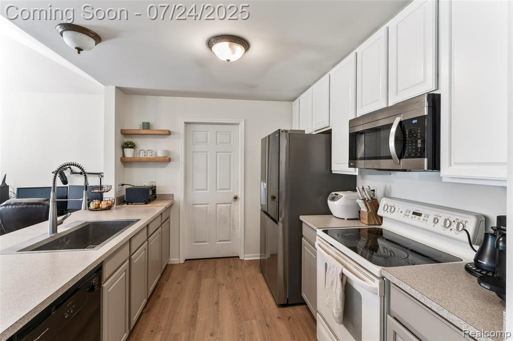 729 Amberly Dr, C, Waterford, MI 48328 — Photo 14
