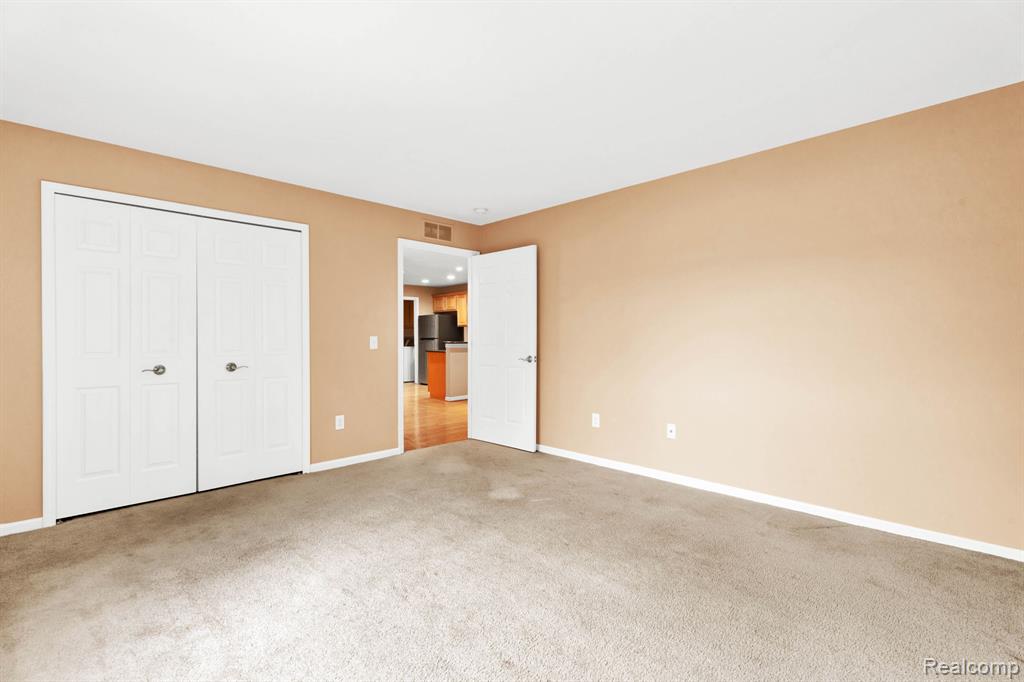 5379 Twin Oaks Drive, Sterling Heights, MI 48314 — Photo 25