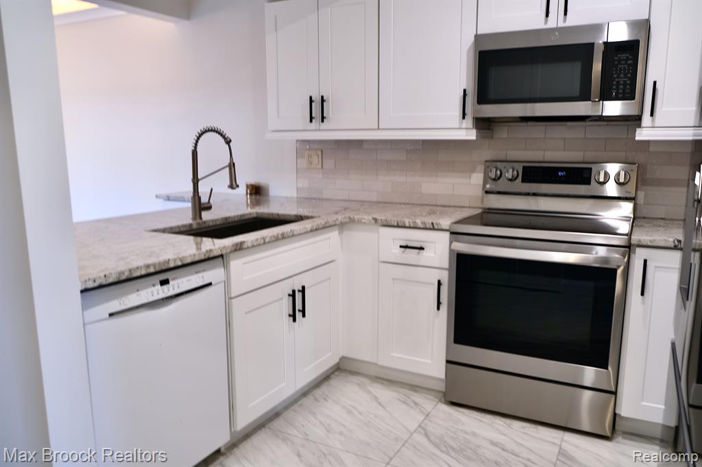 5238 BRETT, West Bloomfield, MI — Photo 5