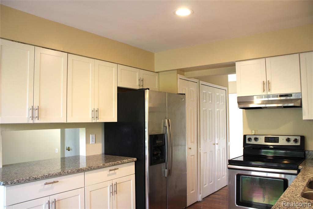 789 Dressler Lane, Rochester Hills, MI 48307 — Photo 8