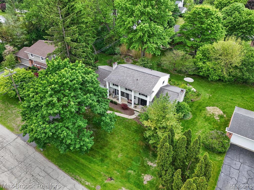 7456 Glengrove Drive, Bloomfield Hills, MI 48301 — Photo 52