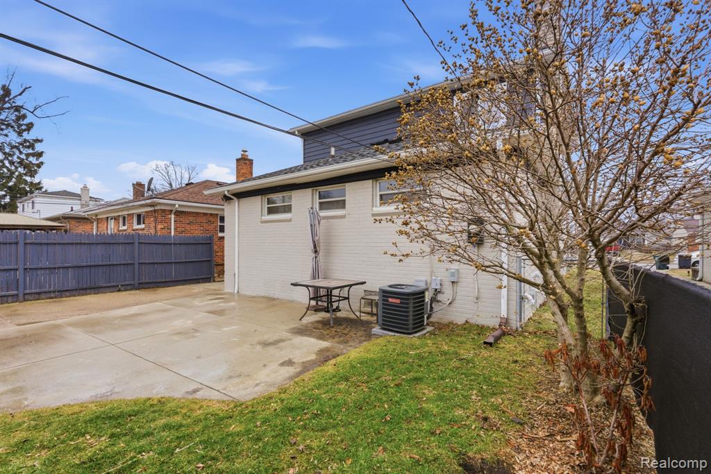 57 W Elmwood Avenue, Clawson, MI — Photo 34