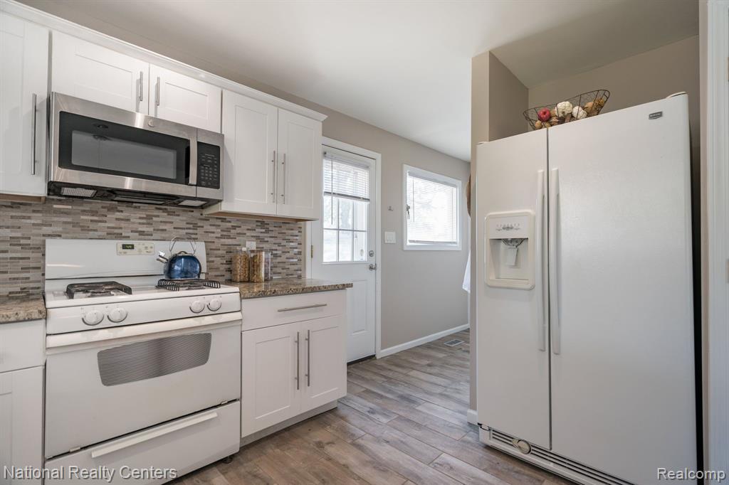 40960 MOORINGSIDE, Novi, MI — Photo 13