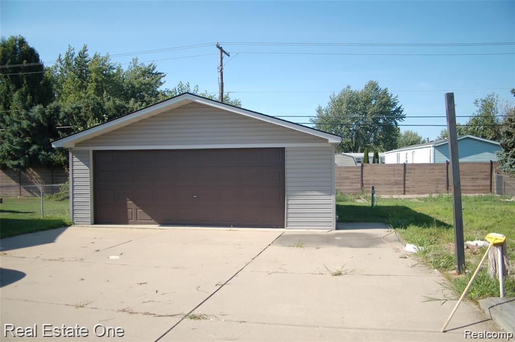 4549 Benjamin Drive, Sterling Heights, MI 48310 — Photo 2
