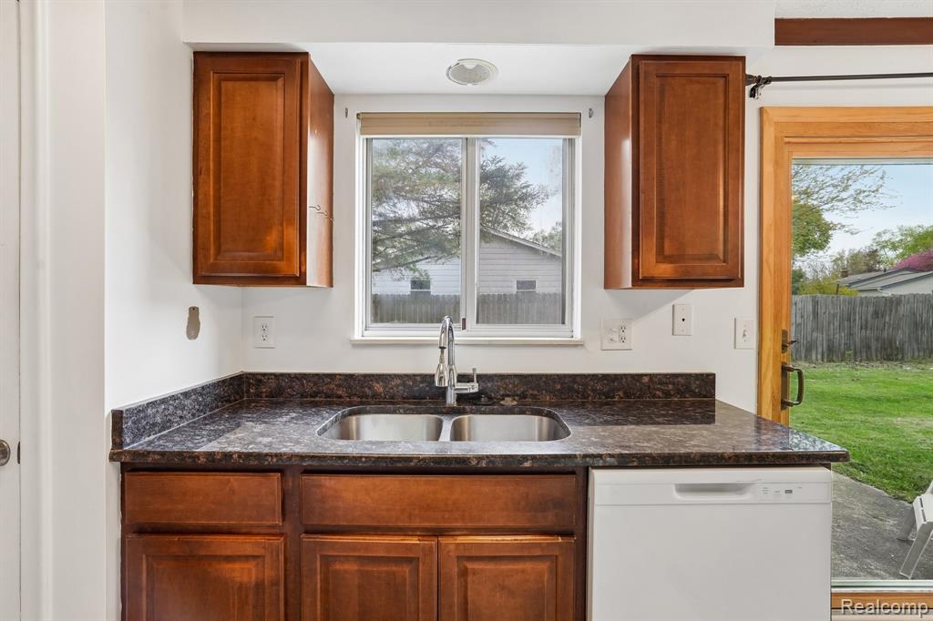 717 Murphy Court, Linden, MI 48451 — Photo 11