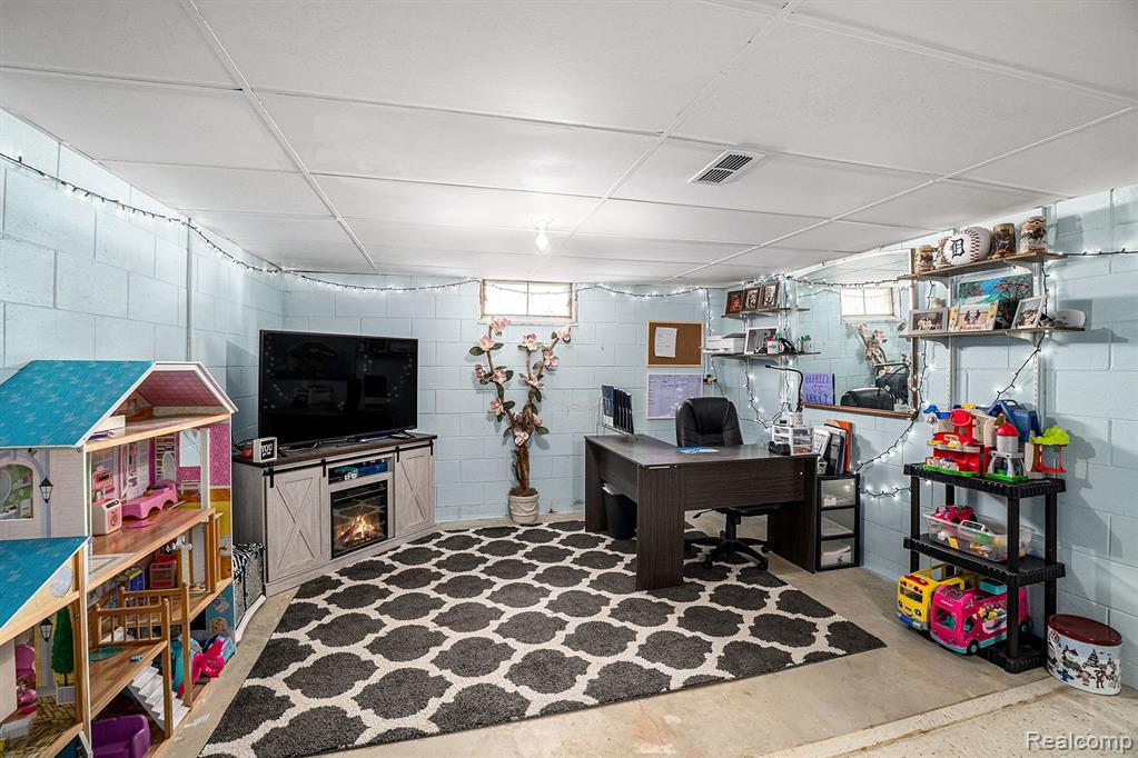 6030 E Hill Road, Grand Blanc, MI 48439 — Photo 17