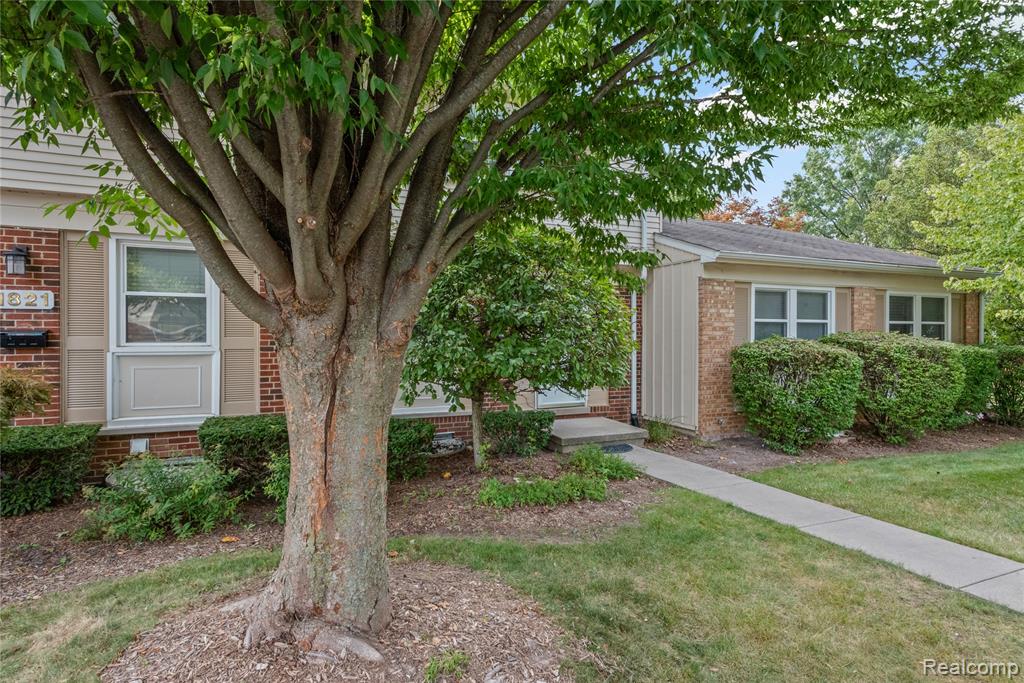1823 Brentwood Drive, Troy, MI 48098 — Photo 4