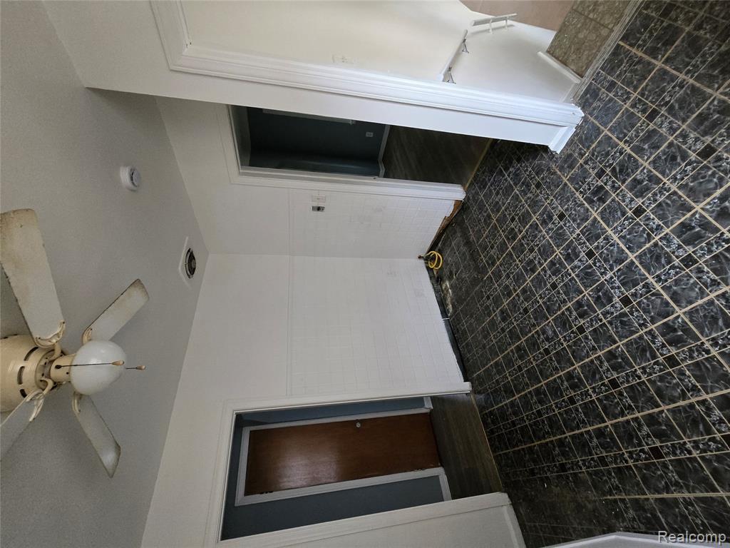 7683 Greenview Avenue, Detroit, MI 48228 — Photo 9