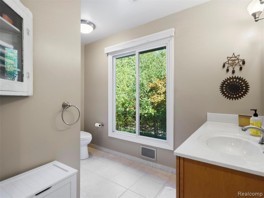 4351 Queens Way, Bloomfield Hills, MI 48304 — Photo 26