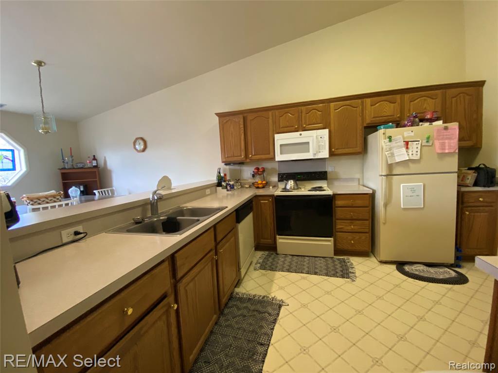 5024 Harbor Oak Drive, Waterford, MI 48329 — Photo 12
