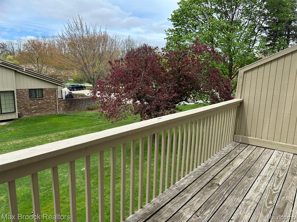 4347 FOXPOINTE Drive, West Bloomfield, MI 48323 — Photo 16
