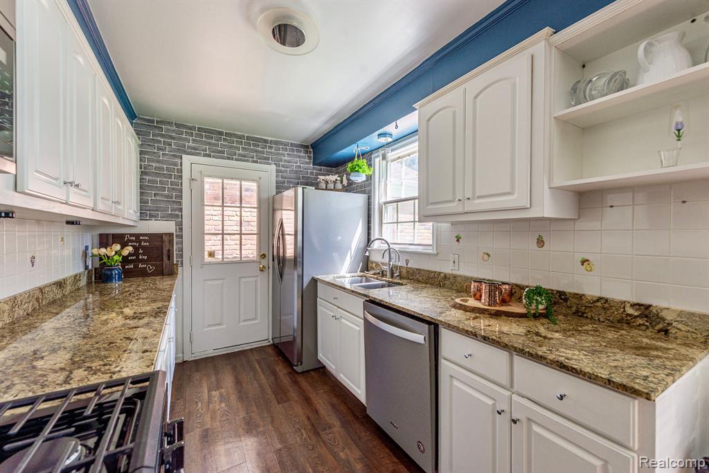6861 N CLUNBURY Road, West Bloomfield, MI — Photo 4