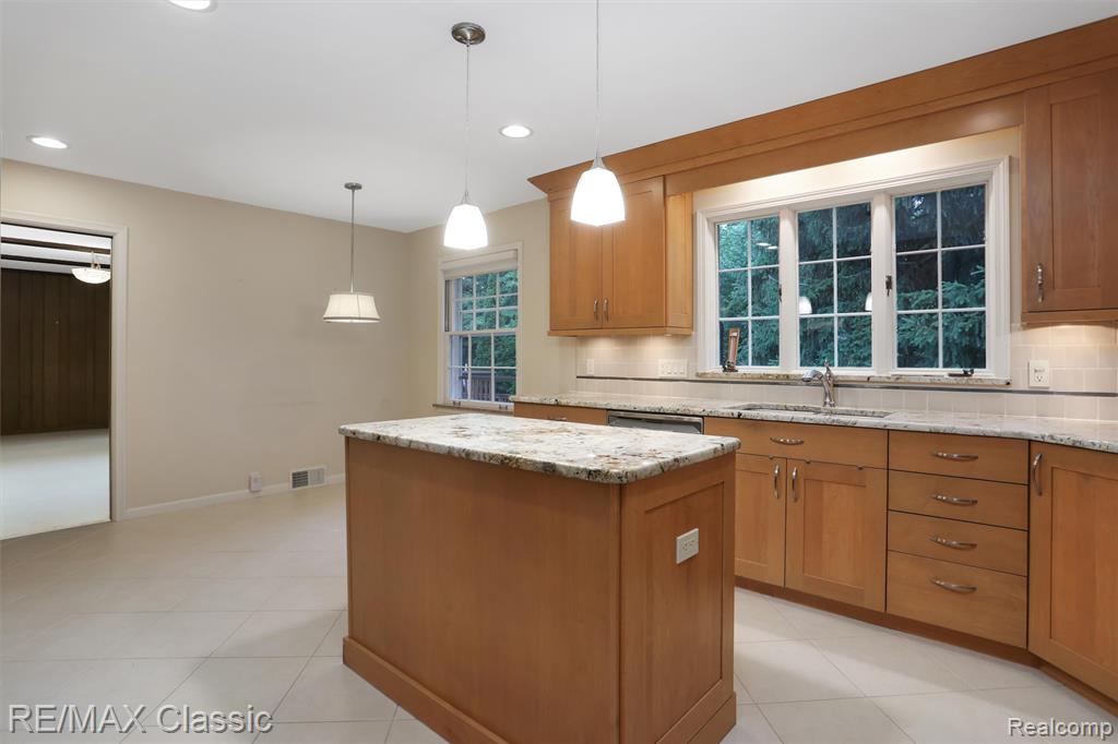 830 JONATHAN Lane, Bloomfield Hills, MI 48302 — Photo 12
