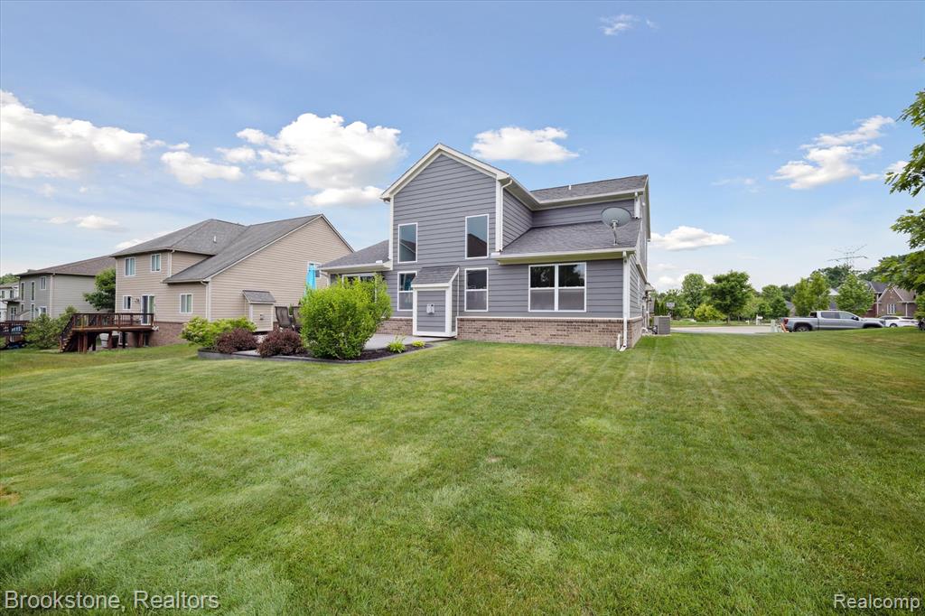 7422 S Village Drive, Clarkston, MI — Photo 49