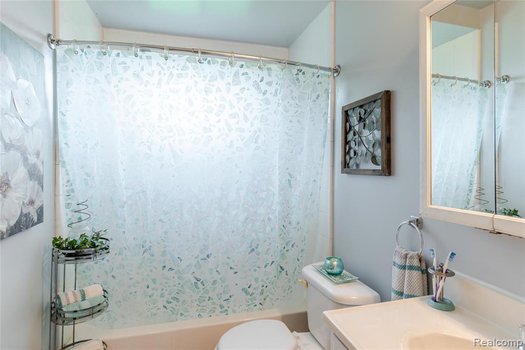534 Henry Ruff Road, Garden City, MI — Photo 12