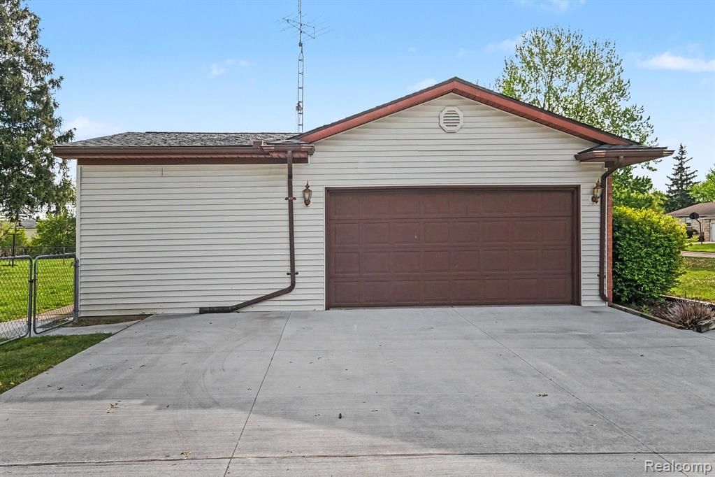 4497 Sunnymead Avenue, Burton, MI 48519 — Photo 26