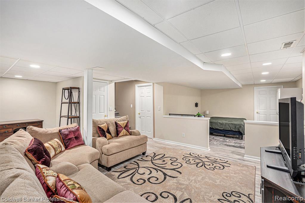 4499 Meadows Avenue, Grand Blanc, MI 48439 — Photo 22