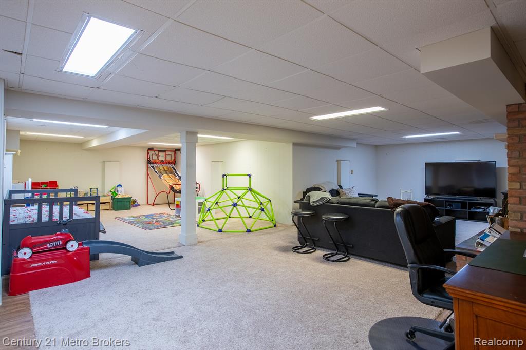 9270 Hidden Valley Court, Grand Blanc, MI 48439 — Photo 45