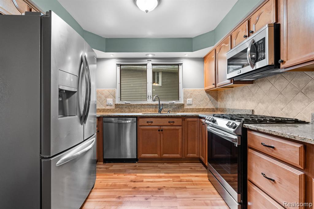 44089 Harsdale Drive, Canton, MI 48187 — Photo 27