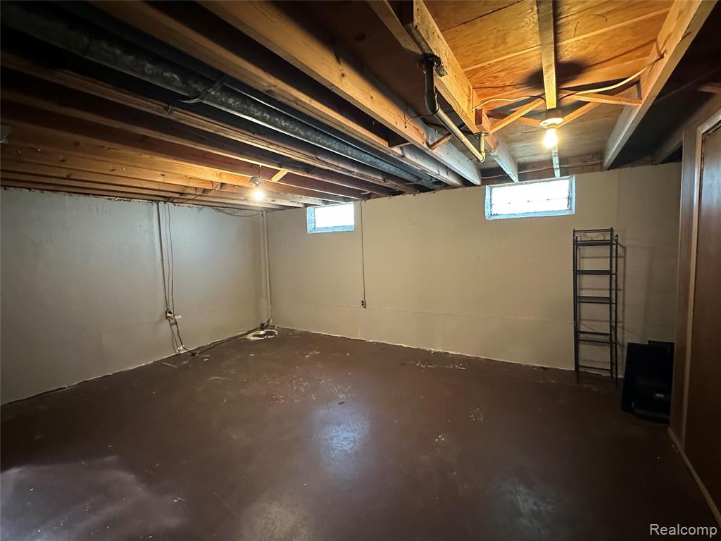 8981 Leverne, Redford, MI 48239 — Photo 17