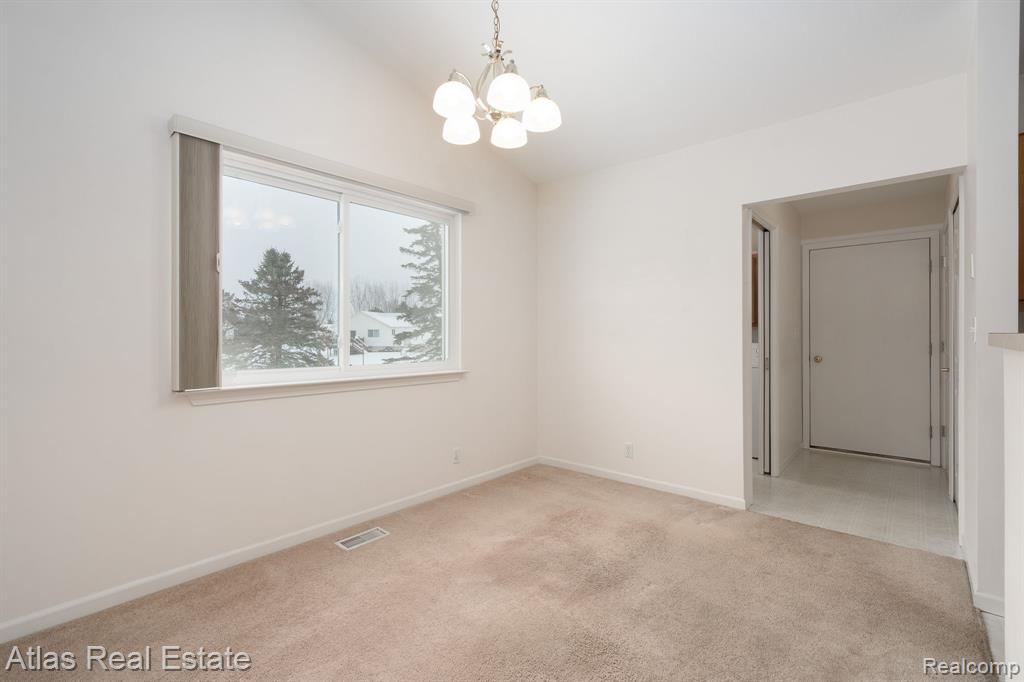 10200 Hawthorne Circle, Goodrich Vlg, MI — Photo 13