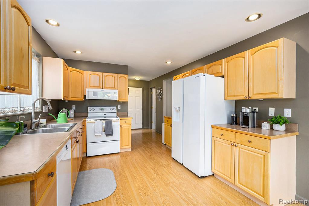 5116 Forrest View, Clarkston, MI — Photo 12