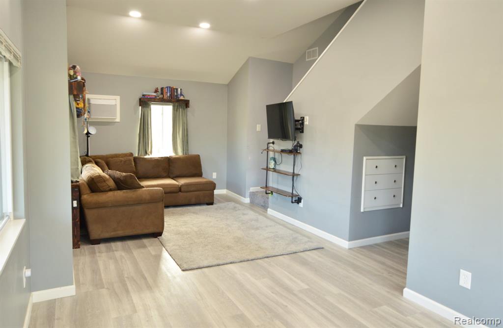 4051 Red Wing Drive, Flint, MI 48532 — Photo 7