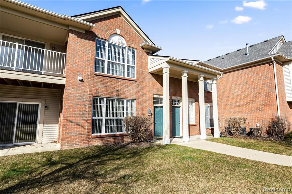 17104 Chesapeake Circle, Walled Lake, MI 48390 — Photo 23