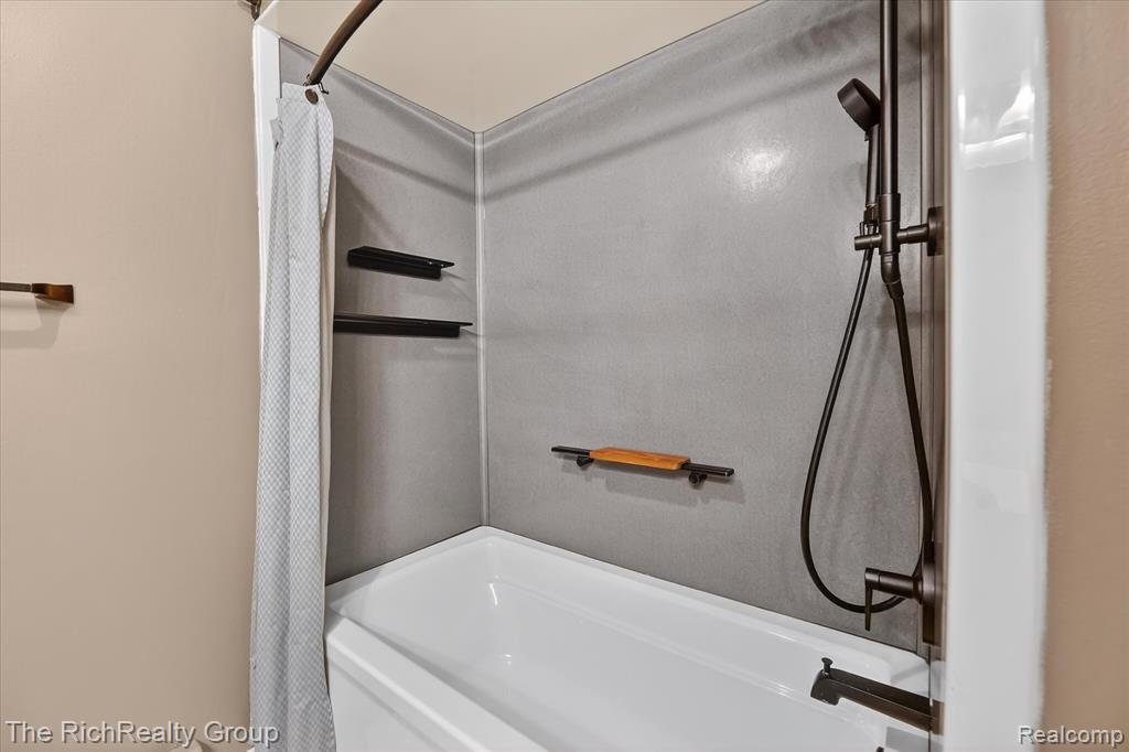 12116 Shenandoah Drive, South Lyon, MI 48178 — Photo 26