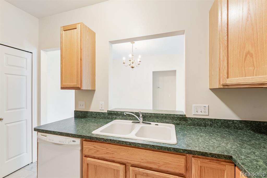 14105 ADDINGTON Drive, Commerce Twp, MI 48390 — Photo 14