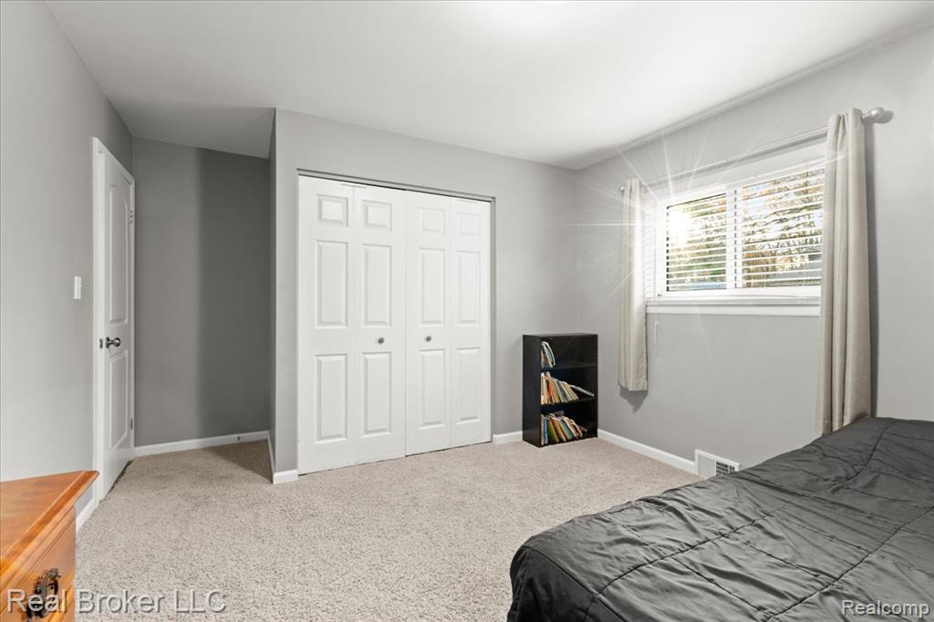 52048 Brentwood Drive, Shelby Twp, MI 48316 — Photo 30