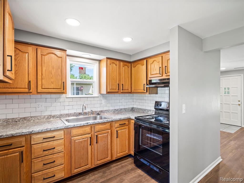7784 RIVER Road, Cottrellville, MI — Photo 10