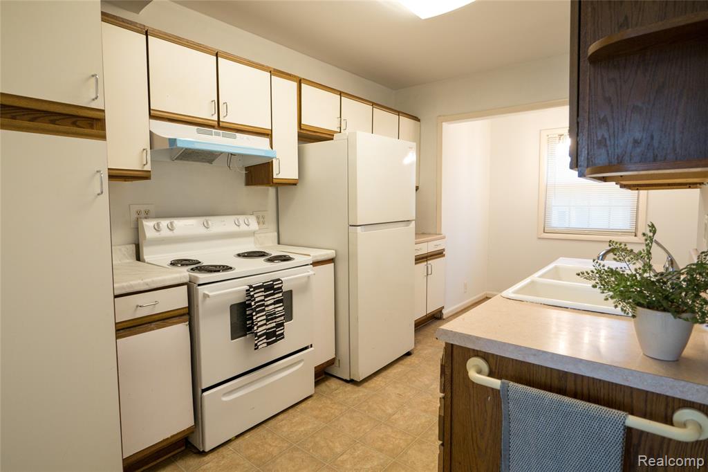 27127 Dartmouth Street, Madison Heights, MI 48071 — Photo 4