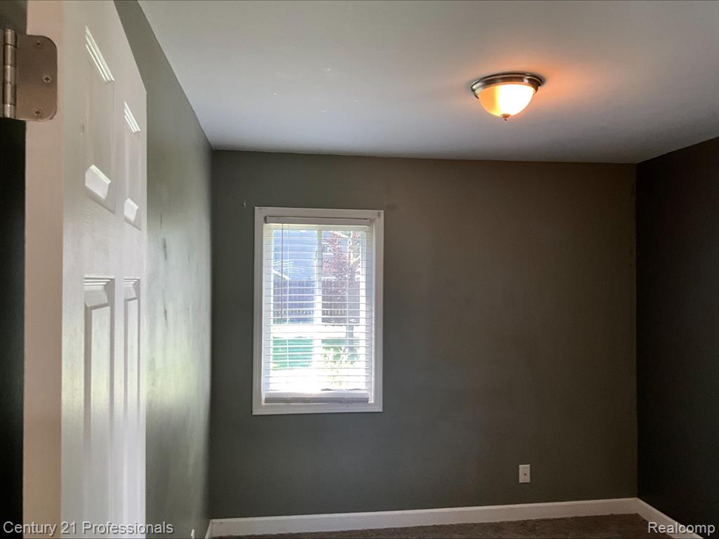 4155 Meigs Avenue, Waterford, MI 48329 — Photo 10
