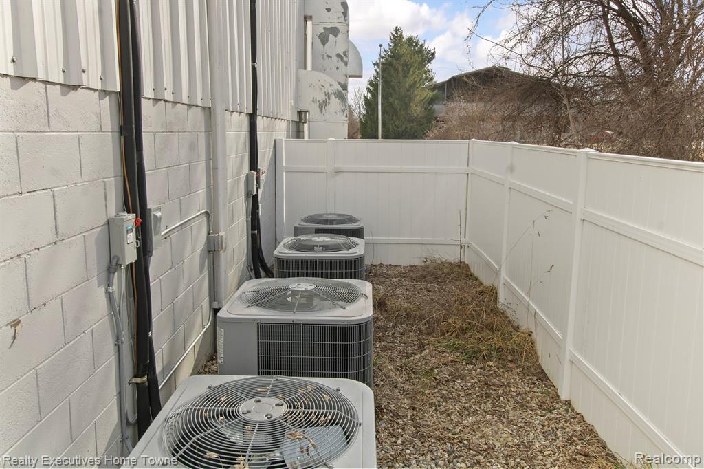 840 WHITNEY Drive, Lapeer, MI 48446 — Photo 45