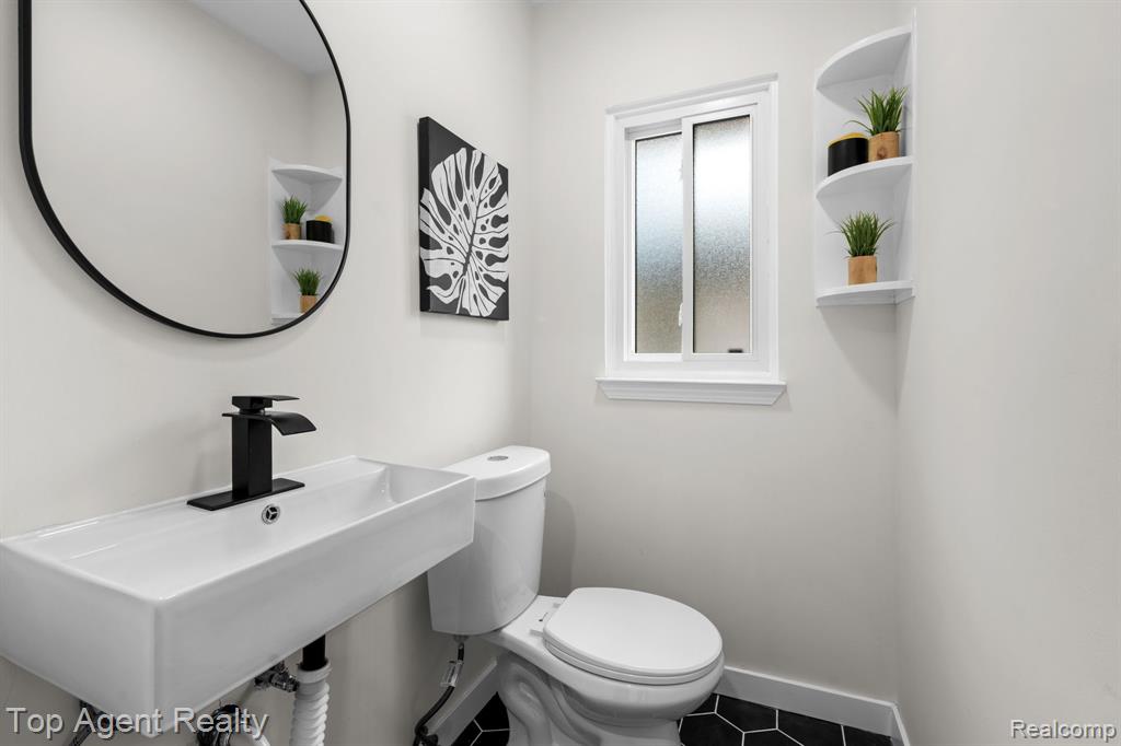 23701 Marlow Street, Oak Park, MI 48237 — Photo 19