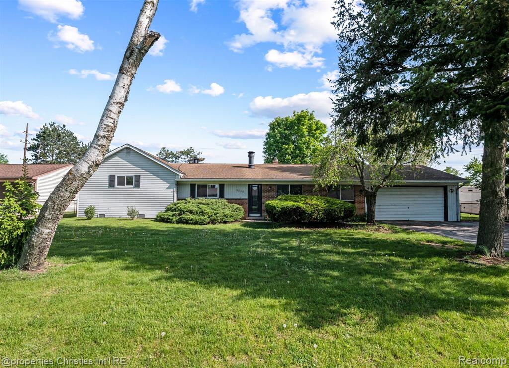 5348 BURGUNDY Drive, Clarkston, MI — Photo 2