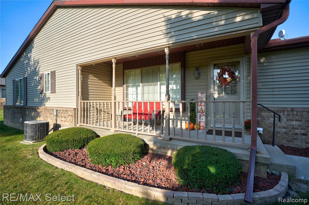 5059 Sandalwood Drive, Grand Blanc, MI 48439 — Photo 3