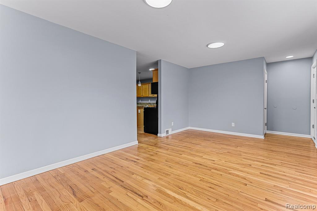451 DARWIN Street, Westland, MI 48186 — Photo 21