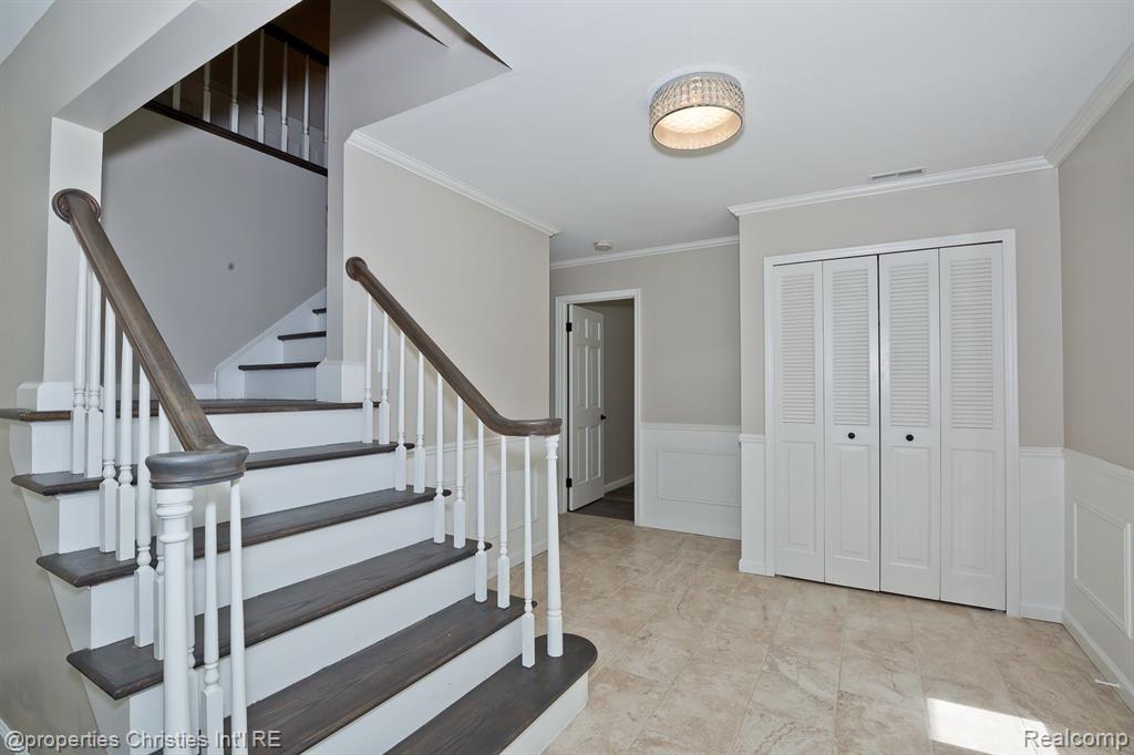 5582 NORTHCOTE, West Bloomfield, MI — Photo 5