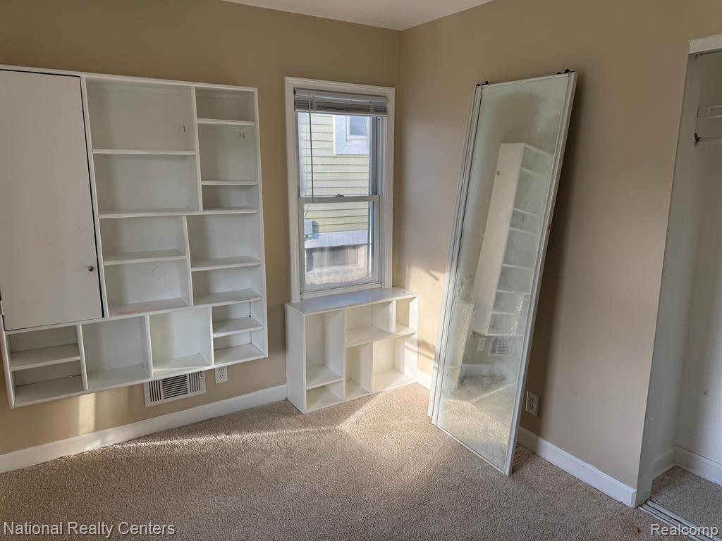 70 W MAPLEDALE Avenue, Hazel Park, MI 48030 — Photo 17