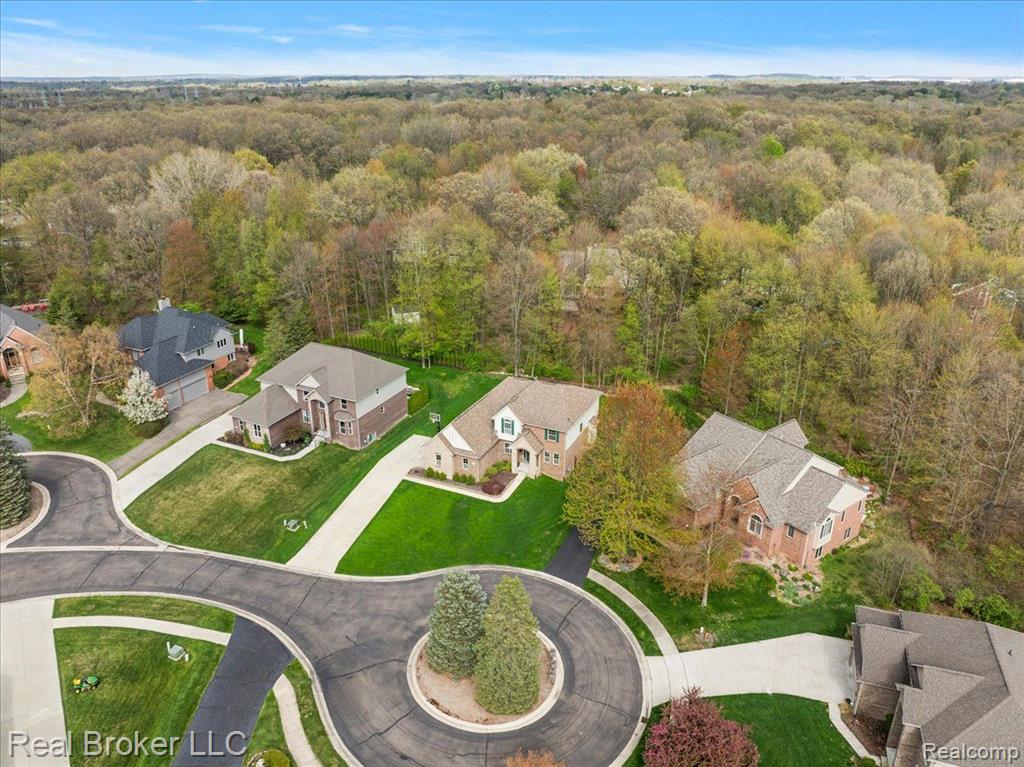 5633 GOLF POINTE Drive, Clarkston, MI 48348 — Photo 18