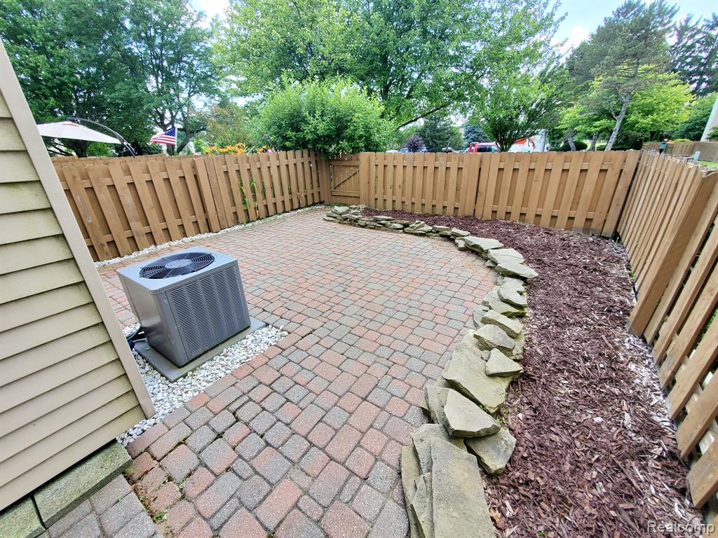 1720 BRENTWOOD Drive, Troy, MI 48098 — Photo 23